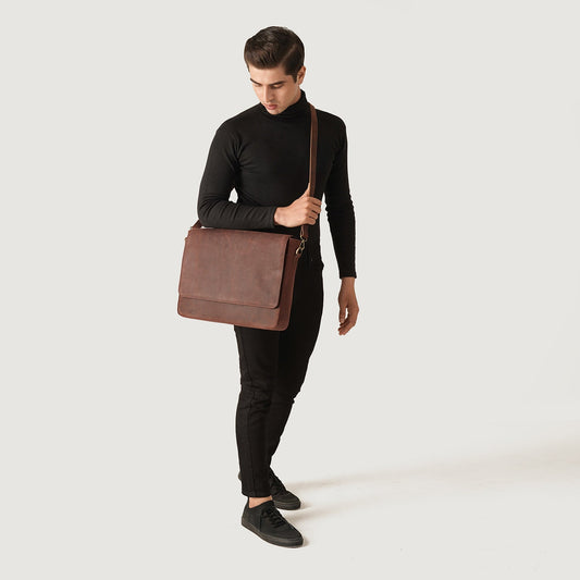 The Carismatico Vintage Distressed Brown Leather Messenger Bag